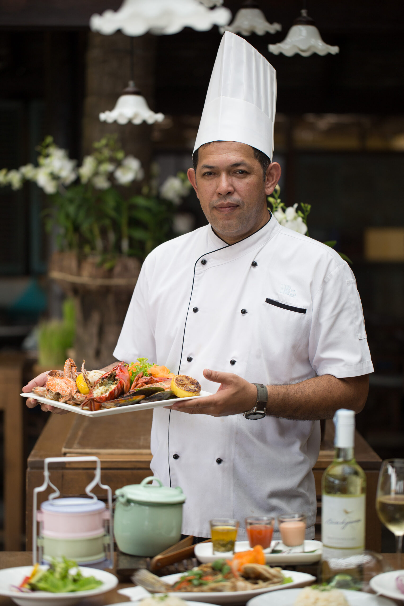 cherish restaurant chef somkid keep sea food in hands